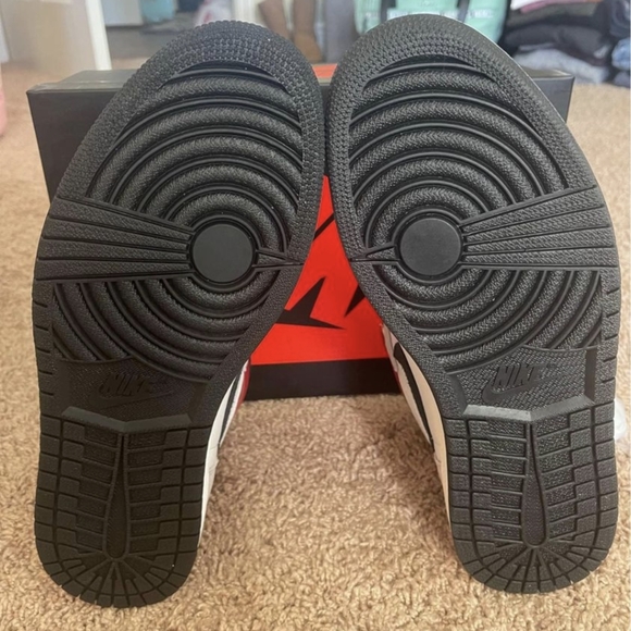 Size 11. Nike Air Jordan 1. Smoke Grey - Picture 2 of 4